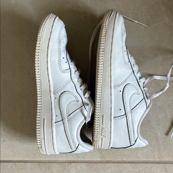 Nike Air Force - Picture 2 of 4